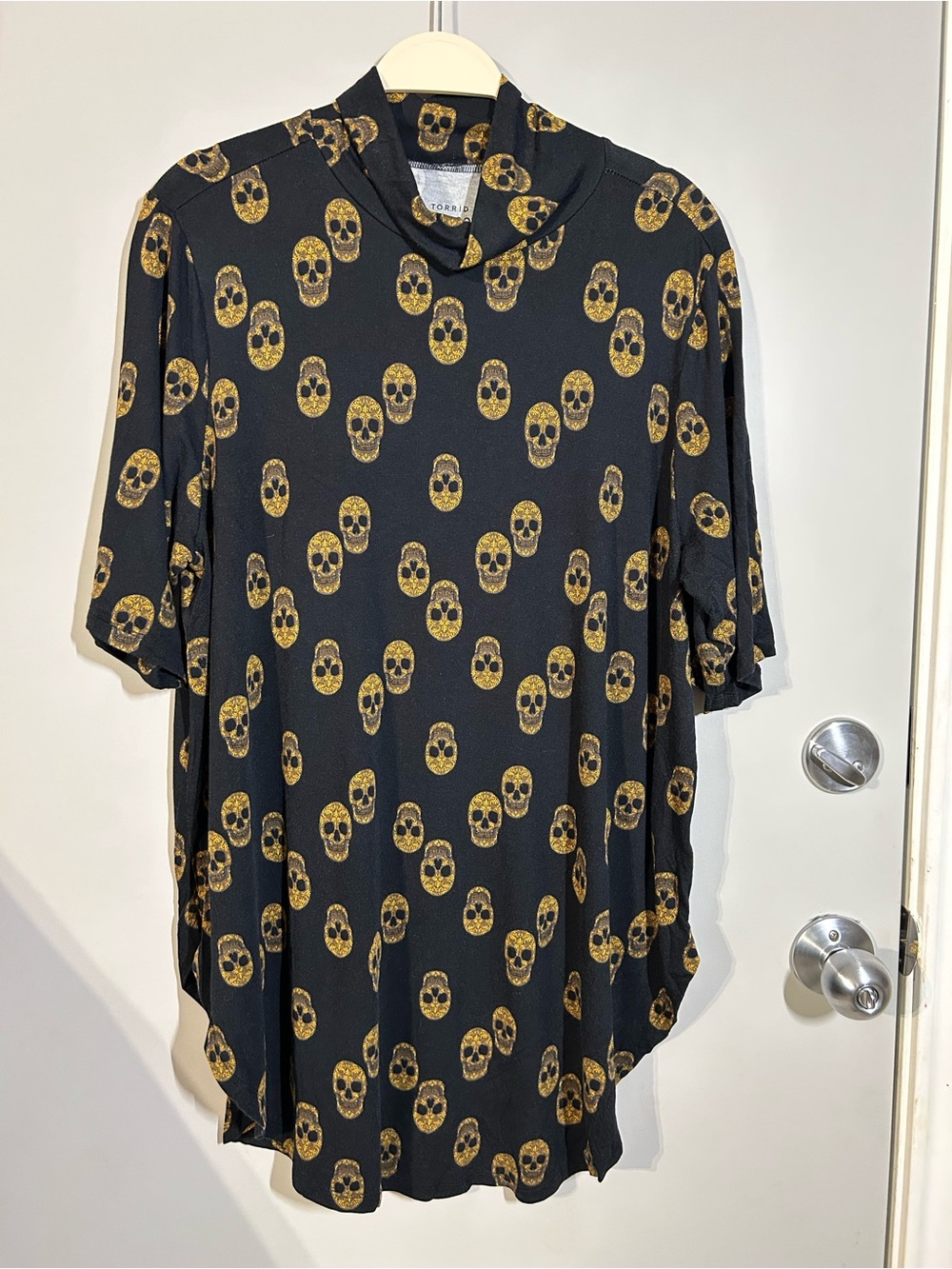 torrid turtle neck Black Short-Sleeve Tee with Gold Skull Print size 3